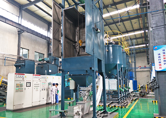 如何保證肥料噸袋拆包機均勻下料？