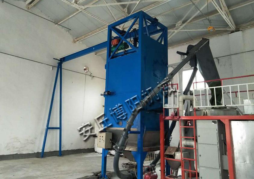 粉體噸袋拆包機(jī)的特點(diǎn)是什么？