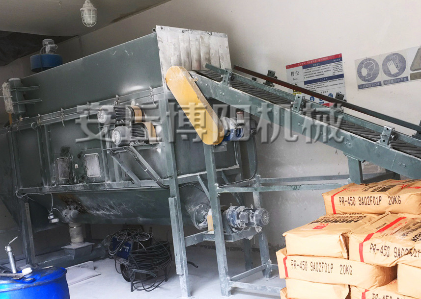 粉體自動(dòng)拆包機(jī)應(yīng)該如何維護(hù)保養(yǎng)呢？