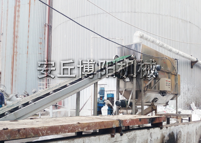 片堿自動(dòng)拆包機(jī)應(yīng)該如何做好養(yǎng)護(hù)工作？