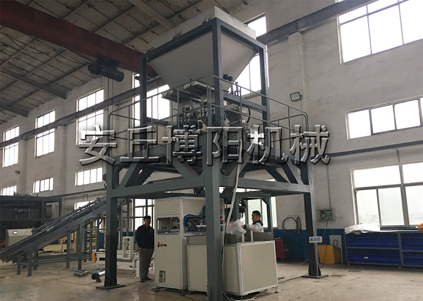 化肥全自動包裝秤如何將工人從繁重的環(huán)境中解脫出來？