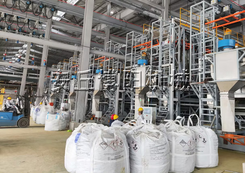 粉體全自動(dòng)噸袋拆袋機(jī)的特點(diǎn)和配套設(shè)備有哪些？