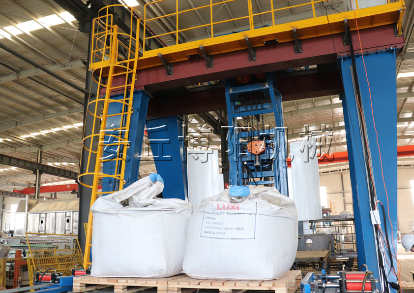 橡膠助劑噸袋全自動(dòng)裝車機(jī)的工作流程是什么？