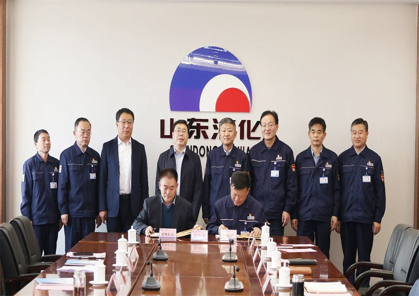 安丘市委書記賈勤清一行到山東?；╆枡C械數(shù)轉智改研發(fā)中心實地考察