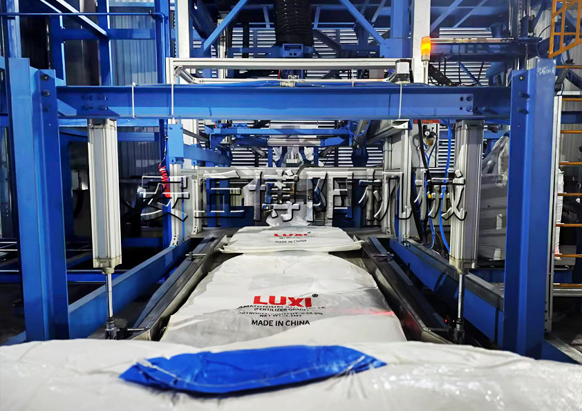 保溫料全自動(dòng)噸袋包裝機(jī)的工作流程和功能是什么呢？