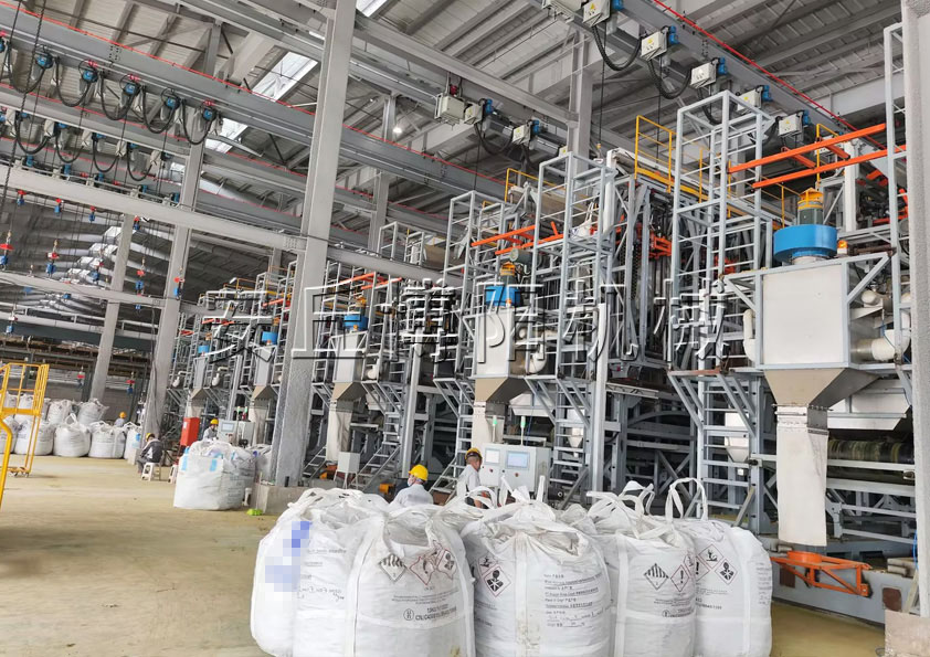 化工行業(yè)全自動(dòng)噸包拆包機(jī)的具體優(yōu)勢(shì)有哪些呢？