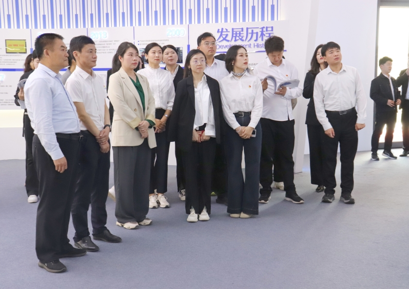 嘉祥縣第十四期青年干部培訓(xùn)班一行到博陽(yáng)機(jī)械參觀(guān)交流