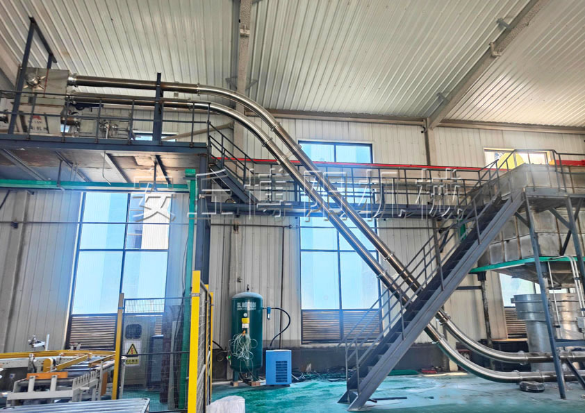 聚乙烯樹(shù)脂管鏈輸送機(jī)為什么會(huì)成為理想輸送設(shè)備？