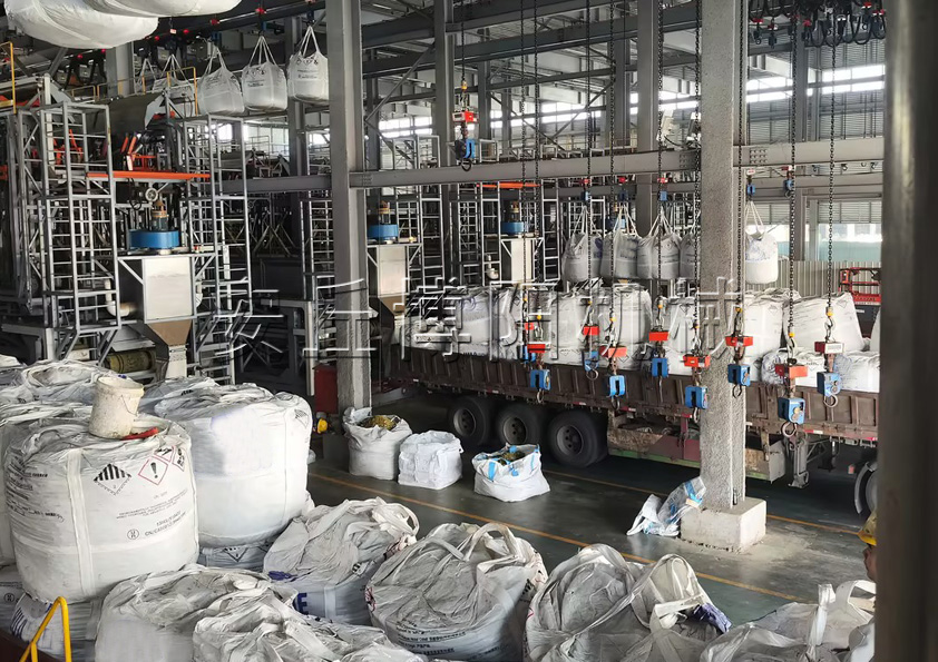 硫酸鎳全自動(dòng)噸袋拆袋機(jī)的性能優(yōu)勢和應(yīng)用行業(yè)有哪些？